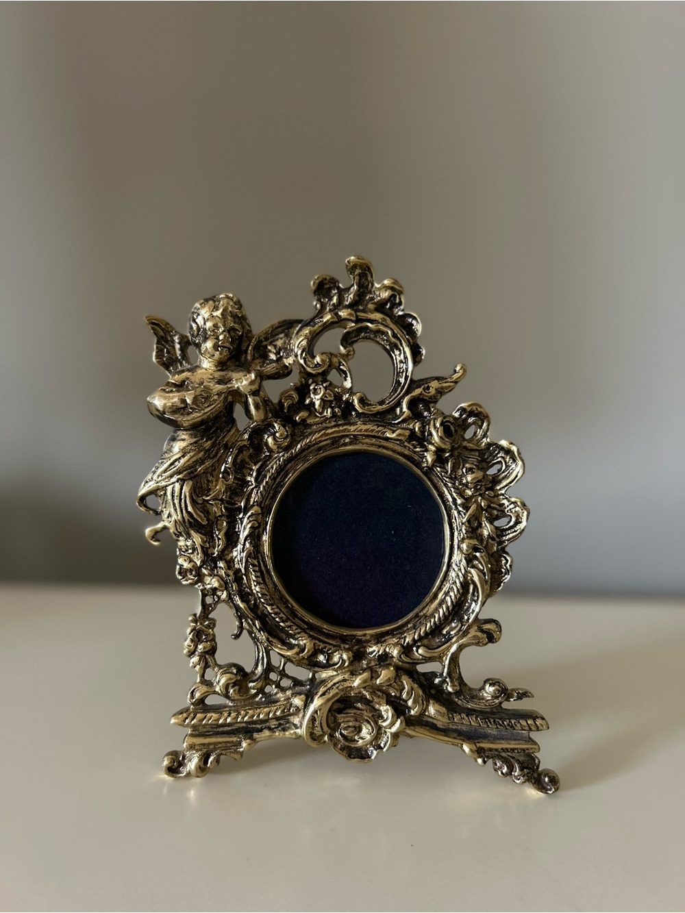 Vintage Cherub Gold Tone Ornate Victorian Style Tabletop Picture Frame